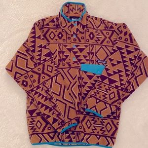 Very rare tribal aztec print Synchilla snap T